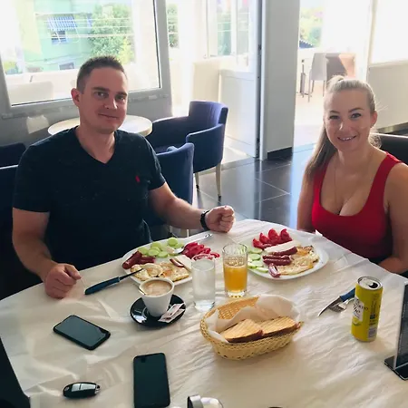 Πανσιόν Sarda Deja's Ford