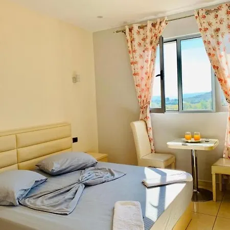 Πανσιόν Sarda 3*